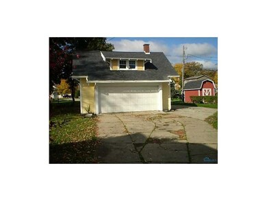 Detached Garage.