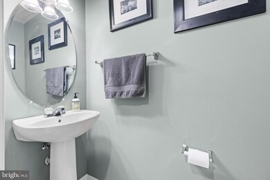 45609 Grand Central Square, Sterling, VA 20166 - photo 5