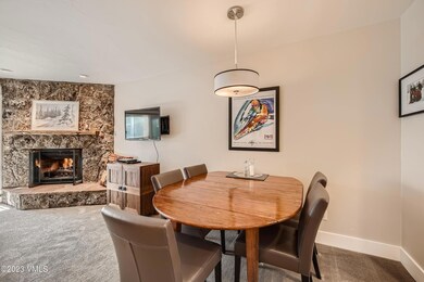 17 Dining Room-min