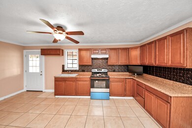 KITCHEN/DINNING