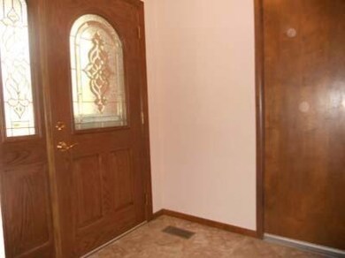 211 Las Olas Dr, Crown Point, IN 46307 - photo 3