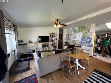 621 Dufur Ave, Maupin, OR 97037 - photo 3