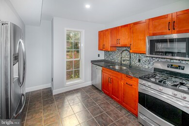 9933 Oakton Terrace Rd unit 9933, Oakton, VA 22124 - photo 6