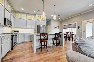 Very large island with breakfast bar. Great for ho