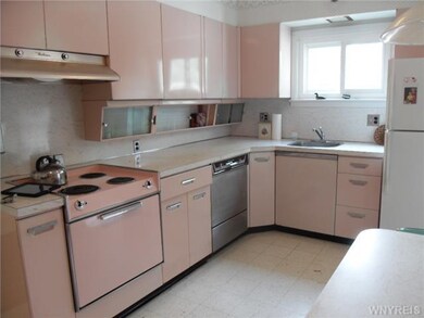 Exterior Front. Yes...its pink.  Great condition f
