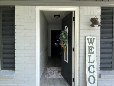 1910 Tracy Lynn Ln, Alvin, TX 77511 - photo 3