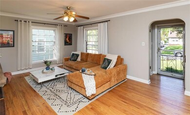 2019 40th St, Des Moines, IA 50310 - photo 2