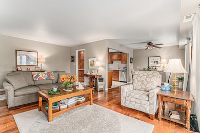 1077 Greenleaf Blvd unit 214, Elkhart, IN 46514 - photo 6