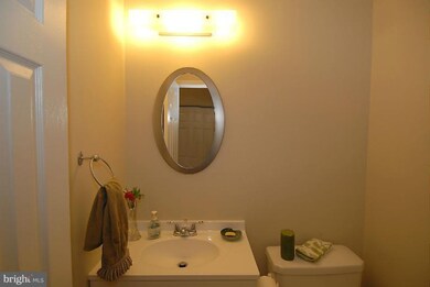 3006 Popkins Ln, Alexandria, VA 22306 - photo 2