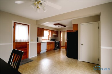 542 Winfield Ave, Findlay, OH 45840 - photo 6