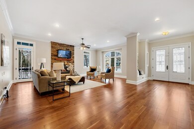 510 E 8th Ave, Naperville, IL 60563 - photo 3