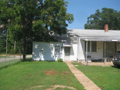 1203 Mecklenburg Ave, Victoria, VA 23974 - photo 6