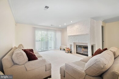 10833 Luxberry Dr, Rockville, MD 20852 - photo 2