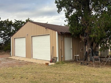 26' X 30' Garage / Electricity