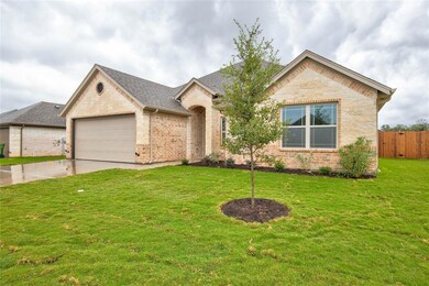 924 E 5th St, Springtown, TX 76082 - photo 3