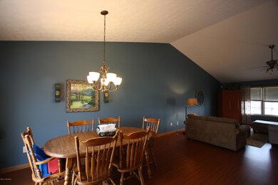 8805 Teak Dr, Louisville, KY 40228 - photo 7