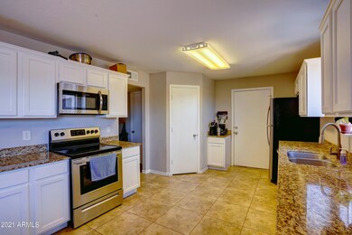 312 N Apache Dr-36