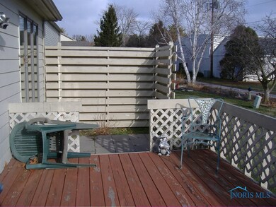 EXTERIOR REAR / DECK PATIO