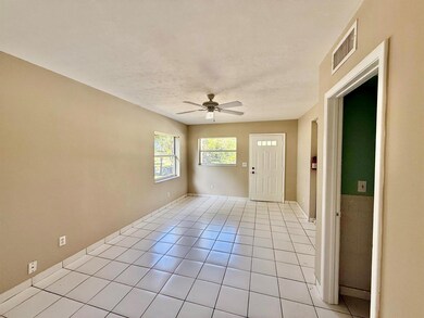 1475 NE Waveland Ave unit B, Jensen Beach, FL 34957 - photo 3