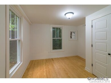Dining area w/laundry closet