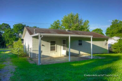 313 Chestnut Dr, Shelbyville, TN 37160 - photo 7