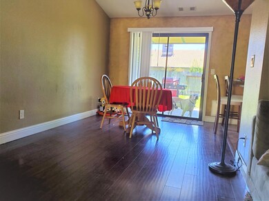 DINING AREA/NICE LAMINATE FLOORS