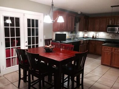 large eat in kitchen