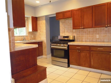 56-58 Pine Grove Terrace unit Upper Floor, Newark, NJ 07106 - photo 5