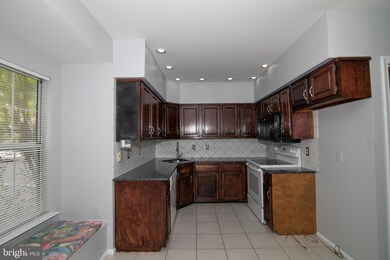 15795 Widewater Dr, Dumfries, VA 22025 - photo 5