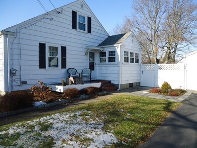 16 Springhill St, Fairhaven, MA 02719 - photo 2