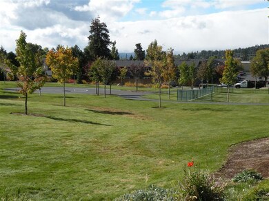 427 NE Thurston Ave, Bend, OR 97701 - photo 2