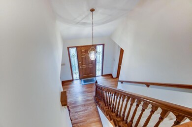 826 Crestway Dr, Columbus, OH 43235 - photo 4