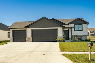 179 Stonelake Dr SE, Rochester, MN 55904 - photo 2