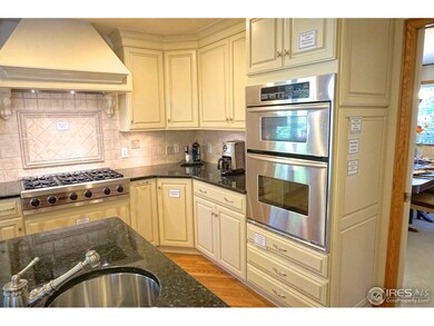 Kitchen w/ Viking Gas Range