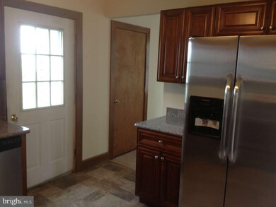 26 N Franklin St, Waynesboro, PA 17268 - photo 3