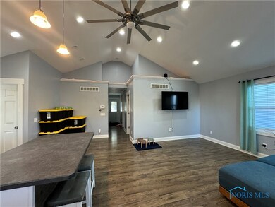 Vaulted ceiling!