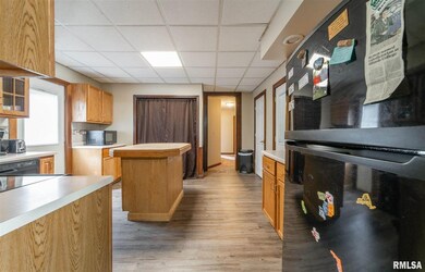 1230 Broadway St, Lincoln, IL 62656 - photo 5