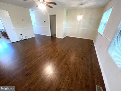 7007 Cipriano Woods Ct, Lanham, MD 20706 - photo 7