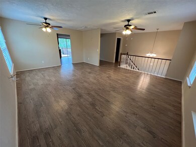 504 E Castle Harbour Dr, Friendswood, TX 77546 - photo 4