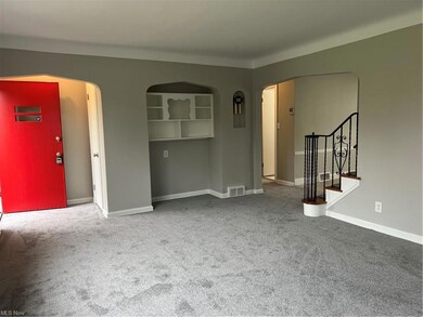 Living room, new carpet 09/28/23.