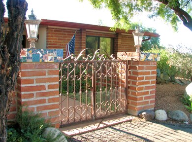 Custom Front Gate - Custom Tiles