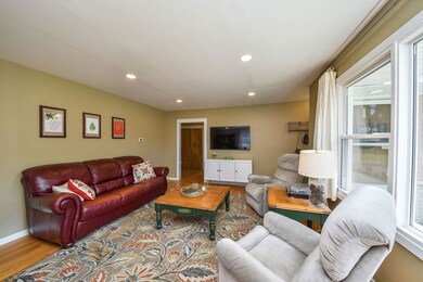 131 N Pierce Ave, Wheaton, IL 60187 - photo 4