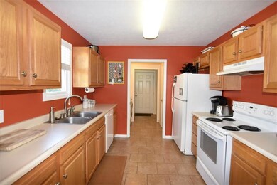 612 Willow Ln, Columbus, IN 47203 - photo 7