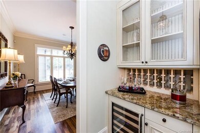 Butler's pantry w/beverage refrigerator