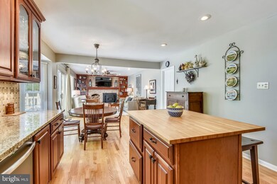 15043 Holleyside Dr, Dumfries, VA 22025 - photo 5