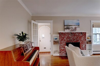 105 Wilcox Ave, Pawtucket, RI 02860 - photo 5