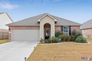 11479 Legacy Oaks Ln, Gonzales, LA 70737 - photo 2