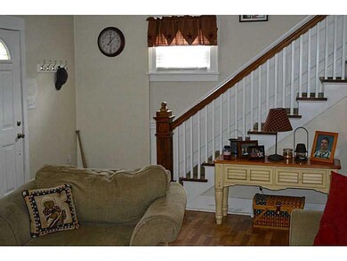 Entry/Foyer.