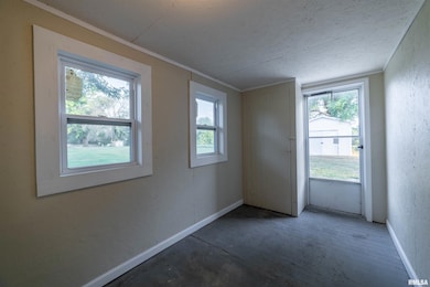 325 E Columbus St, Camp Point, IL 62320 - photo 5