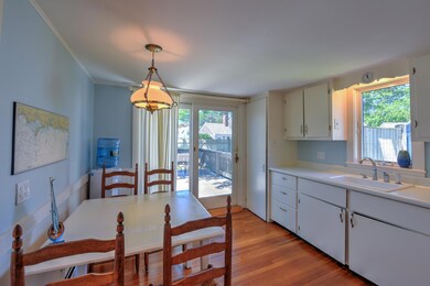 Eat-in kitchen